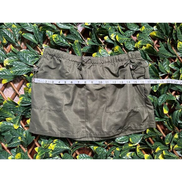 Edikted Green Cargo Mini Skirt Size Medium - Picture 9 of 9